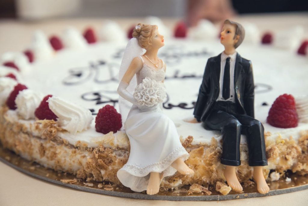 bride & groom miniature model on cake